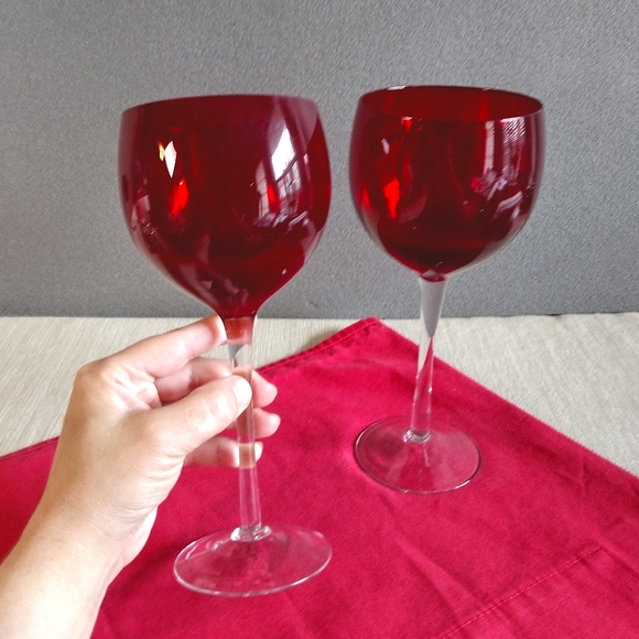 Vintage Set of 2 Ruby Red Wine Glasses - Picture 4 of 4